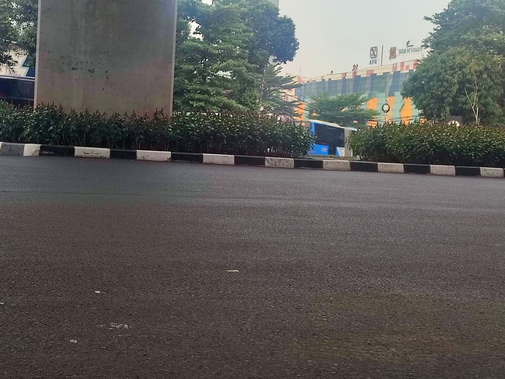 Aspal Jalan Depan Kejagung Sudah Diperbaiki, Tak Ada Lagi Bopeng-bopeng (Wilda/detikcom)