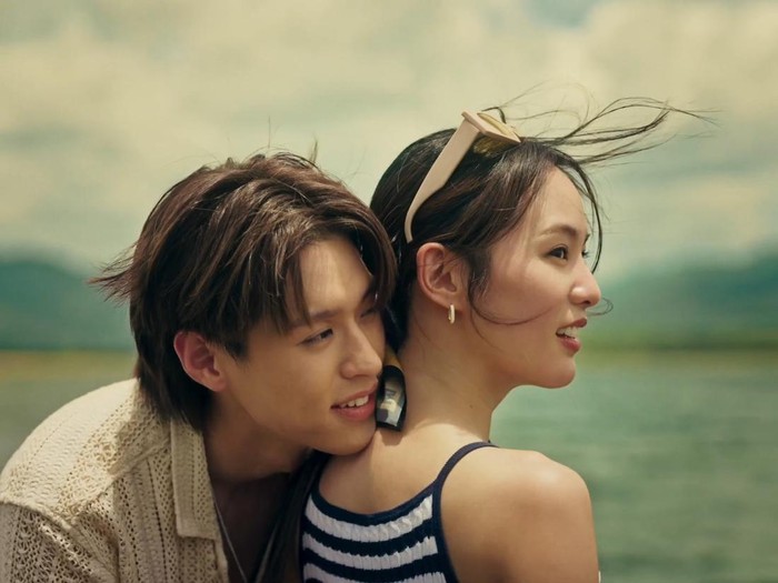 Billkin dan Pimtha di MV A Beautiful Ride.