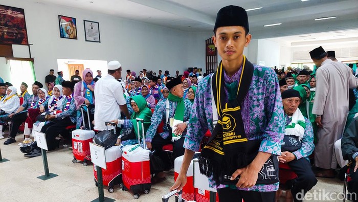 Bobi Setiawan, Calhaj Termuda di KBB dengan usia 20 tahun