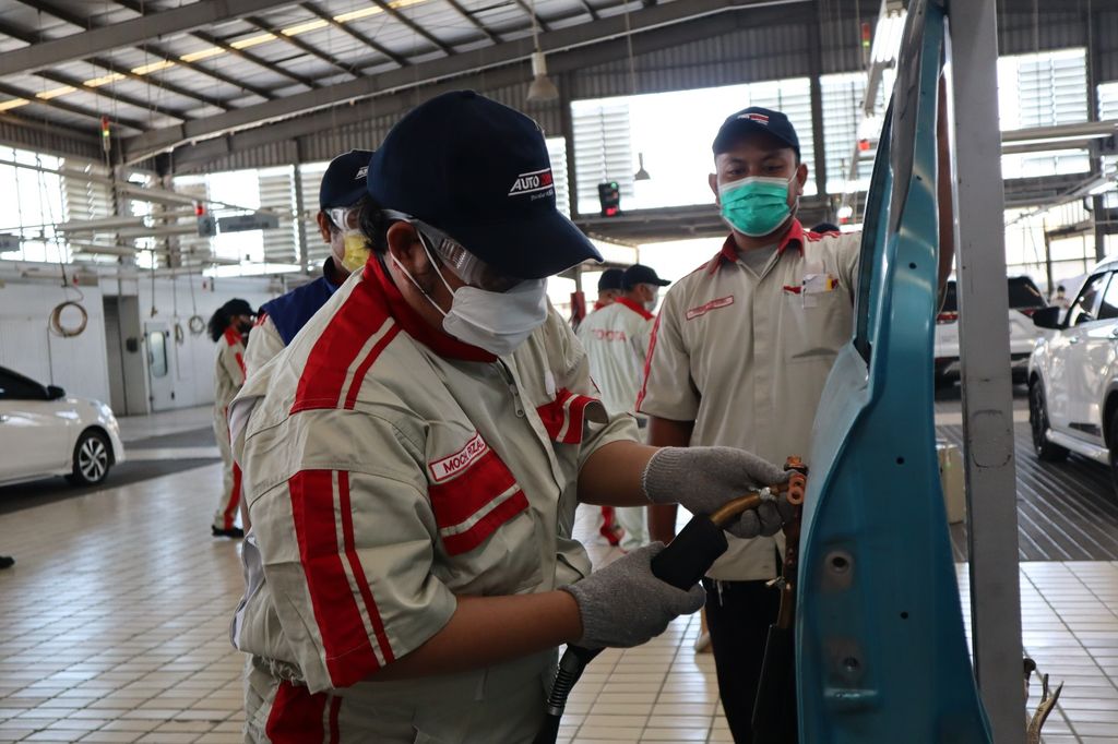 Auto2000 Cibiru Bandung dilengkapi dengan fasilitas Body & Paint (BP) terbesar dan terlengkap di area Jawa Barat.