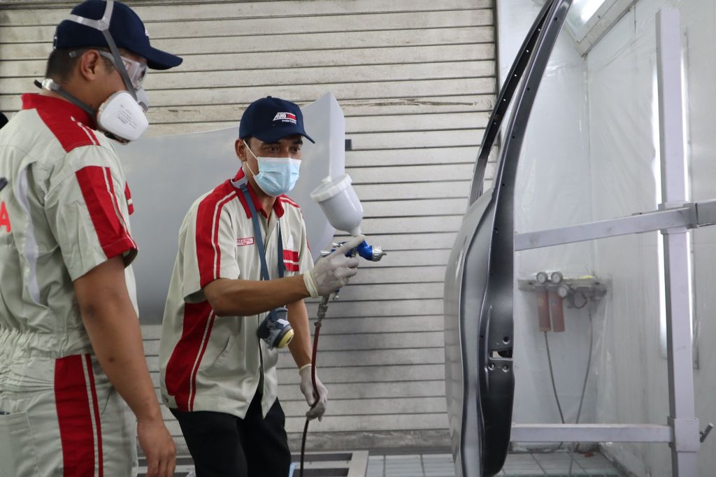 Auto2000 Cibiru Bandung dilengkapi dengan fasilitas Body & Paint (BP) terbesar dan terlengkap di area Jawa Barat.