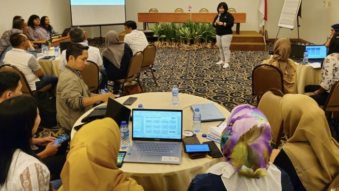 PT.  Asuransi BRI Life memberikan traning kepada para karyawannya. Hal ini untuk peningkatan kompetensi pekerja di lini layanan.