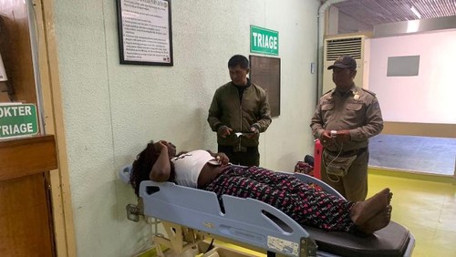 Bule AS diduga mengamuk di vila di Tibubeneng, Kuta Utara, Badung, dibawa ke RSUP Prof Ngoerah, Denpasar, Jumat (26/5/2023). (Istimewa)