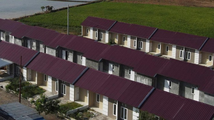Foto udara kawasan rumah bersubsidi di Kabupaten Gowa, Sulawesi Selatan, Jumat (26/5/2023). Kementerian Pekerjaan Umum dan Perumahan Rakyat (PUPR) mencatat realisasi Program Sejuta Rumah (PSR) mencapai 298.203 unit per April 2023, meningkat 62,6 persen dibandingkan Maret 2023 yang hanya 183.331 unit. ANTARA FOTO/Arnas Padda/rwa.