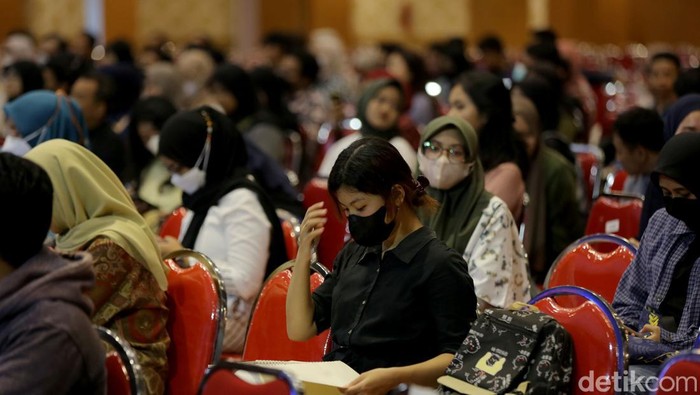 Demi Indonesia UNAIR Siap Kerja Ratusan mahasiswa dari Universitas Airlangga mengikuti recruitment detikcom dalam acara #demiindonesia siap kerja di Airlangga Convention Center, Surabaya.