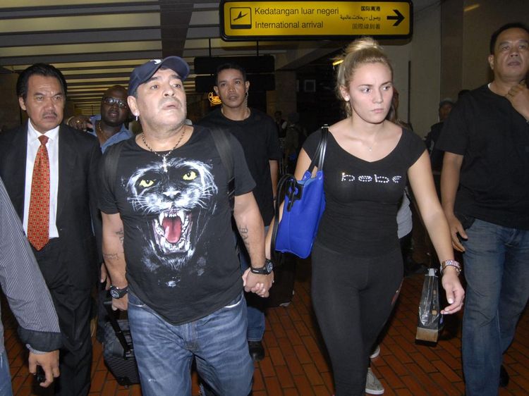 Foto Nostalgia Momen Diego Maradona Main ke Jakarta