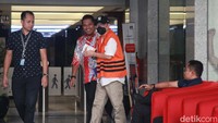Muchamad Hikmat yang merupakan Direktur PT Dwifarita Fajarkharisma tersebut menjalani pemeriksaan terkait kasus penerimaan suap pembangunan dan pemeliharaan jalur kereta api di Kementerian Perhubungan tahun anggaran 2018-2022.  