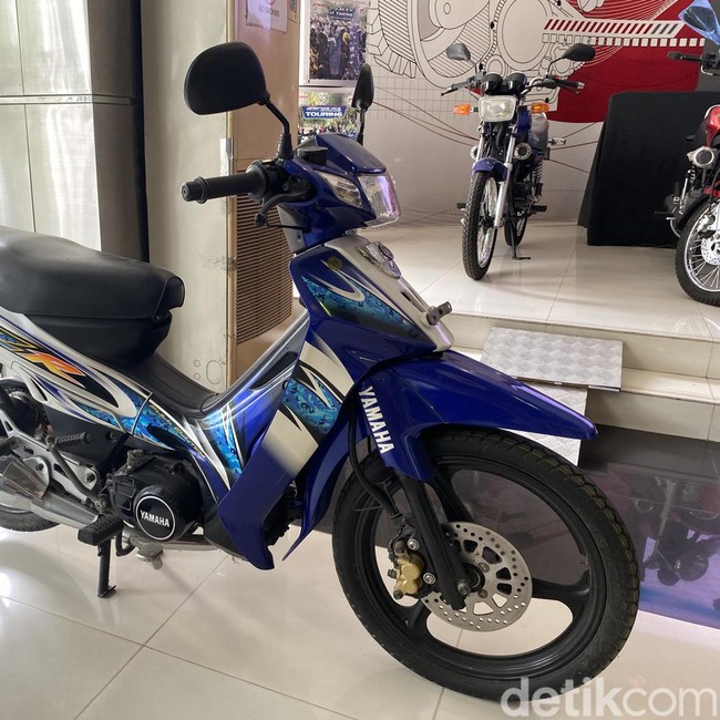 Potret Yamaha RX King-F1ZR NOS Mejeng di Dealer Resmi