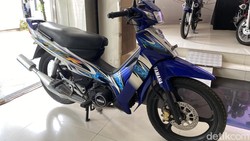 Potret Yamaha RX King-F1ZR NOS Mejeng di Dealer Resmi