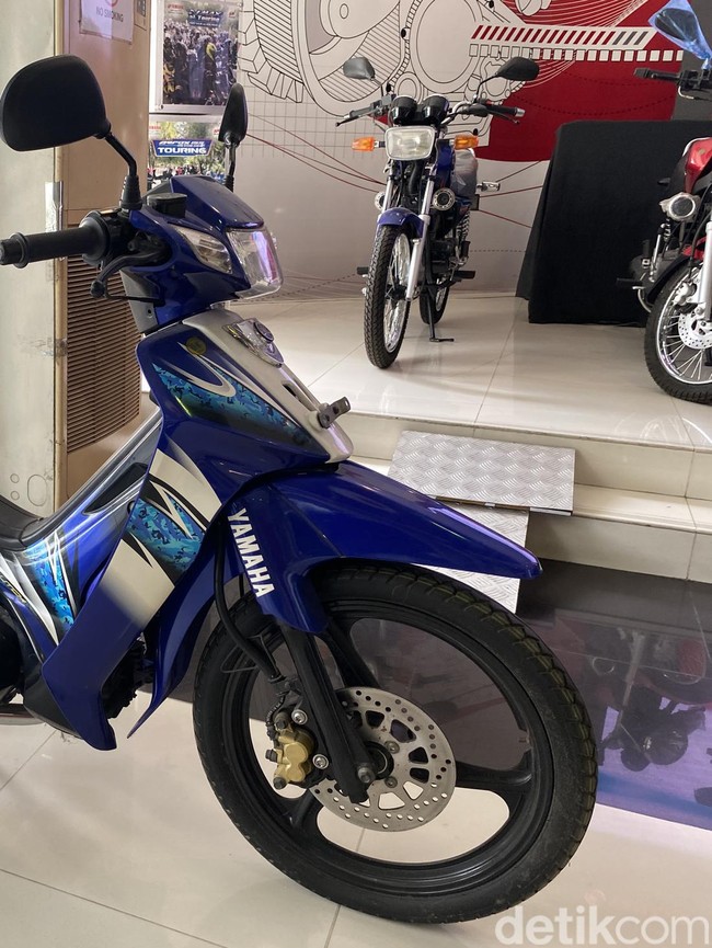 Potret Yamaha RX King-F1ZR NOS Mejeng di Dealer Resmi
