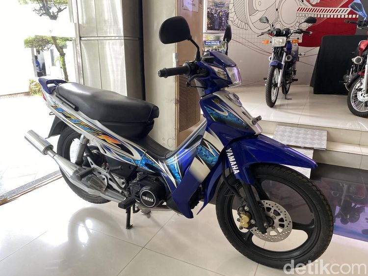 Potret Yamaha RX King-F1ZR NOS Mejeng di Dealer Resmi