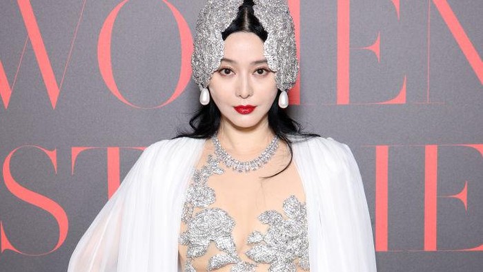 CAP DANTIBES, FRANCE - MAY 18: Fan Bingbing attends the Red Sea International Film Festivals Womens Stories Gala in partnership with Vanity Fair Europe on May 18, 2023 in Cap dAntibes, France. (Photo by Daniele Venturelli/Getty Images for Red Sea IFF)