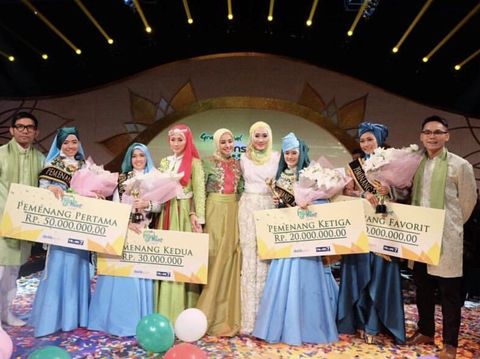 Foto Denta Haritsa pemenang Hijab Hunt 2016.