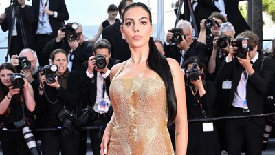 7 Gaya Georgina Rodriguez Datang ke Festival Film Cannes Tanpa Ronaldo
