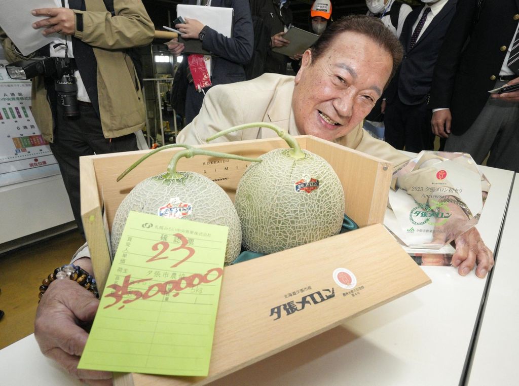 Gokil! Sepasang Melon Yubari Terjual Rp 374 Juta dalam Lelang Terbaru