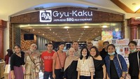 Tak hanya dengan keluarga Mikha, Gregoria juga pernah makan AYCE di sebuah restoran bersama pemain badminton Indonesia lainnya. Foto: Instagram @yasnitaenggira11