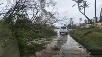 Mata badai kategori empat melewati bagian utara Guam pada Rabu, (24/5/2023) malam waktu setempat, membawa angin berkecepatan 230 km/jam. (AP Photo/Chris Leavitt)
