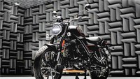 Meski baru akan meluncur bulan depan, namun pabrikan telah membuka selubung Harley-Davidson X440. Motor tersebut terlihat gagah berkat tubuhnya yang berotot dan permainan warna yang serba hitam. Foto: Harley-Davidson India.