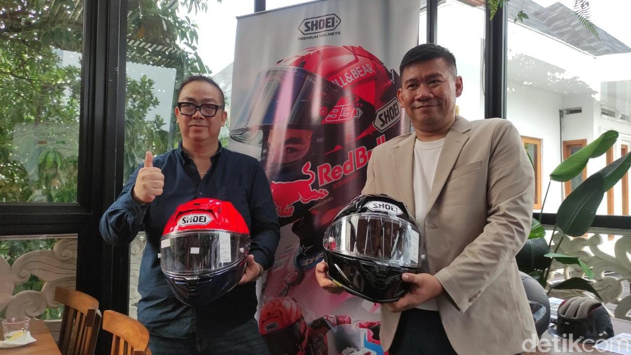 Helm Shoei X-15 replika Marc Marquez.