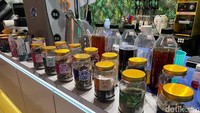 Ada kisah unik di balik kedai teh bernama House of Katakita. Pengelolanya menyebut mereka memproduksi beberapa produk sehat baik yang diolah sendiri dan sebagian diproduksi bersama UMKM lokal. Foto: detikcom