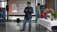Dalam hal pemantauan dan analisis data, SmartAI Shop memanfaatkan Teknologi IOT dari AWS dengan menggunakan sensor suhu dan sensor kelembaban, yang nantinya akan termonitor melalui Amazon Managed Service for Grafana. Teknologi ini untuk memastikan kondisi dan mutu produk terjaga dengan baik. Kini, ICS juga tengah mengembangkan produk-produk yg memanfaatkan AI dan machine learning seperti Face Recognition, Object Detection, TextTrack, OCR, dan lebih banyak lagi. 