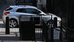 Ini Mobil yang Tabrak Gerbang Rumah Dinas PM Inggris