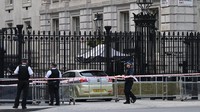 Perdana Menteri Inggris Rishi Sunak dilaporkan berada di Downing Street pada saat kejadian, namun sesaat setelahnya dia pergi untuk kunjungan yang dijadwalkan. 