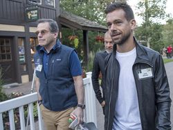 Sosok Pria Berduit Rp 62 Triliun yang Disebut Netizen Gelandangan