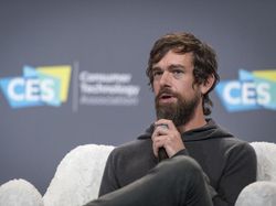 Sosok Pria Berduit Rp 62 Triliun yang Disebut Netizen Gelandangan