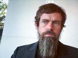 Sosok Pria Berduit Rp 62 Triliun yang Disebut Netizen Gelandangan