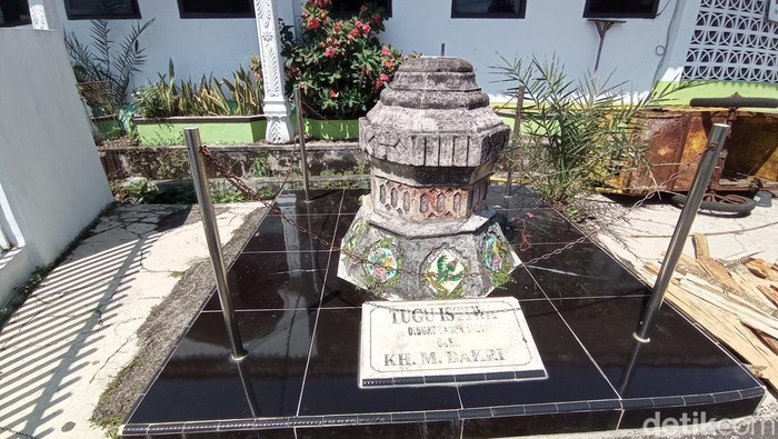 Jam istawa di Masjid As Saadah, Kampung Citamiang, Kelurahan Tanjung, Kecamatan Kawalu, Kota Tasikmalaya.