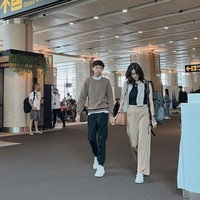 Semakin dewasa paras Jason pun jadi semakin mirip dengan sang mama. Berpose bersama sang mama, keduanya jadi terlihat seperti kakak beradik ya? Foto: Instagram