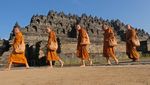 Jelang Waisak, Biksu Gelar Ritual Dharmayatra Adi Buddha Puja di Borobudur