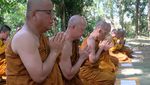 Jelang Waisak, Biksu Gelar Ritual Dharmayatra Adi Buddha Puja di Borobudur
