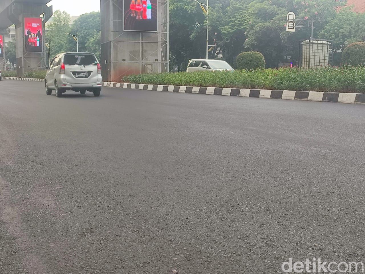Jl Panglima Polim depan Kejagung RI sudah dilapisi aspal baru, 26 Mei 2023. (Wilda HN/detikcom)