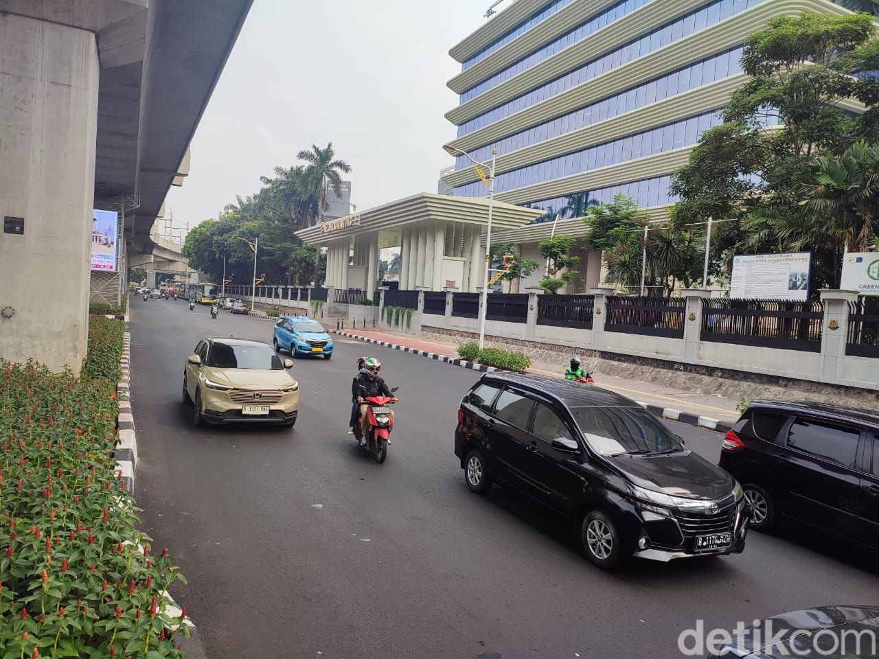 Jl Panglima Polim depan Kejagung RI sudah dilapisi aspal baru, 26 Mei 2023. (Wilda HN/detikcom)