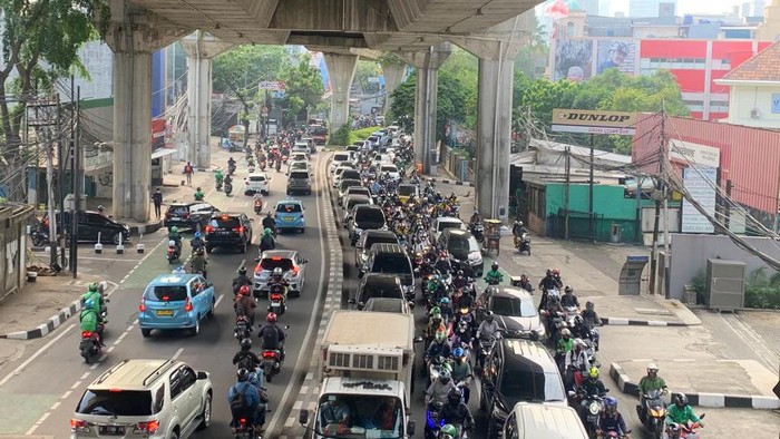 Kemacetan di Simpang Santa Jaksel