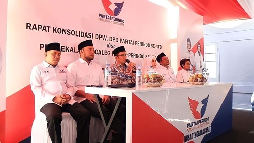 Ketua Harian DPP Partai Perindo Tuan Guru Bajang (TGB) Zainul Majdi saat memberikan arahan di acara Rapat Konsolidasi DPW, DPD, Partai Perindo se-NTB di Mataram pada Kamis (25/5/2023). (Foto: Helmy Akbar/detikBali)