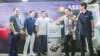 Selain memperluas jaringan EV charging station, Casion juga akan merilis aplikasi khusus di Android dan iOS. Di mana, aplikasi ini dapat digunakan para pengguna EV untuk mencari lokasi charger Casion terdekat, melakukan pembayaran via e-wallet, dan nge-cas sesukanya. 