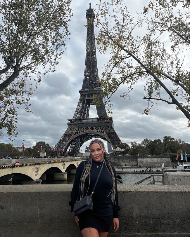 Gajinya yang mencapai ratusan juta per bulan digunakan untuk merawat keluarga, termasuk membayar utang ibu, membelikan kuda untuk adik, dan kini ia juga sedang mencari rumah. Ia pun telah bisa melunasi utangnya sendiri yang mencapai $11.000 (Rp 164 jutaan).Foto: Instagram Latiesha Jones