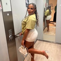 Ketika aku diminta ludah pertamaku, awalnya aku pikir itu bercanda dan itu mungkin serius sampai aku sadar itu benar-benar serius. Aku menyetujuinya dan meminta £300 (Rp 5,5 jutaan). Itu bayaran terbesar yang bisa aku pikirkan. Dia lalu meminta detail bak dan membayar. Aku tidak percaya semudah itu, katanya dilansir NY Post.Foto: Instagram Latiesha Jones