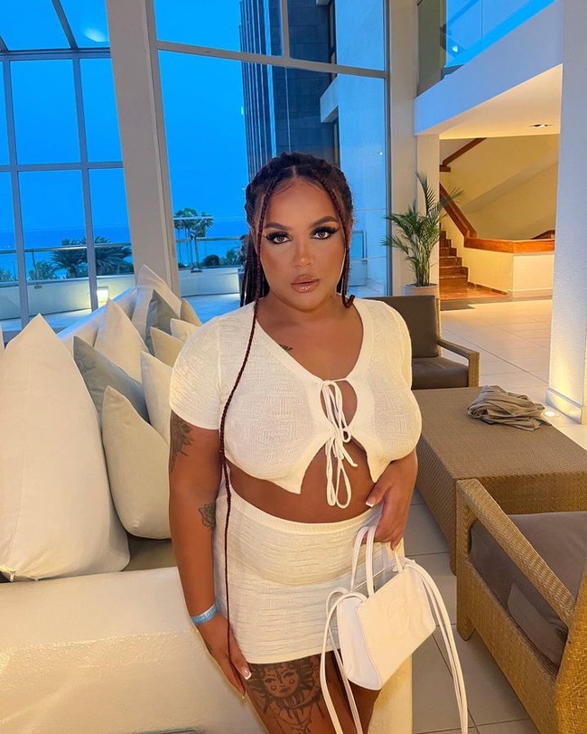 Selain ludah, selebgram itu juga menerima berbagai permintaan lain, mulai dari sprei bekas pakai hingga baju yang berkeringat.Foto: Instagram Latiesha Jones