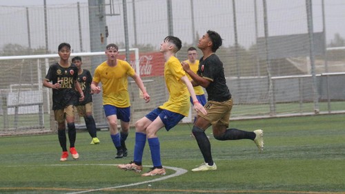 Skuad muda Lombok FC U-16 saat melakoni laga eksebisi dengan Manortown United FC di Barcelona Spanyol pada Kamis (25/5/2023) waktu setempat.