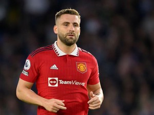 Ten Hag: Luke Shaw Bek Kiri Terbaik Dunia, tapi...
