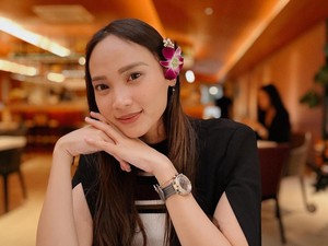 Puteri Intelegensia Jual Tiket Coldplay: Untung Tak Seberapa Berujung Dicela
