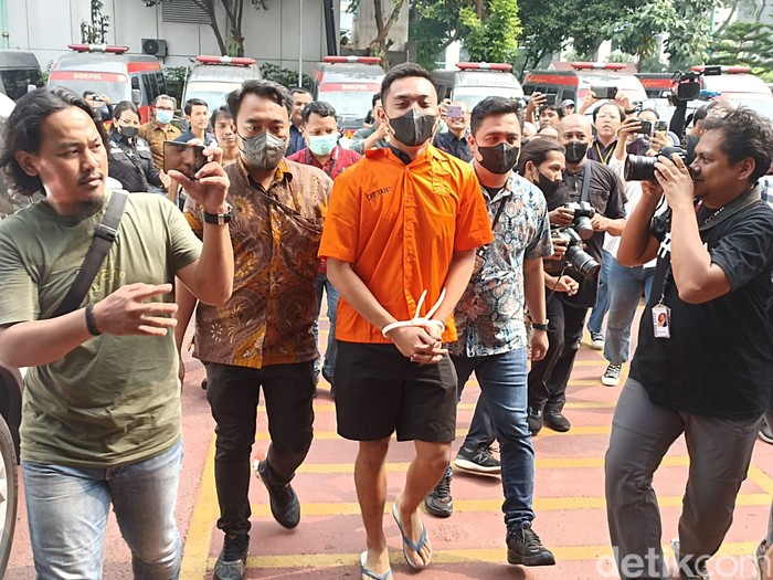 Mario Dandy dan Shane Lukas dibawa ke Dokkes Polda Metro sebelum dilimpahkan ke Kejari Jaksel