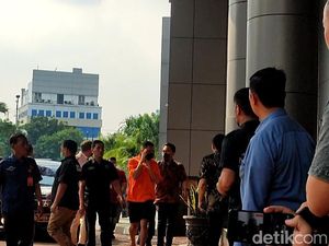 Dilimpahkan ke Jaksa, Mario Dandy dan Shane Tiba di Kejari Jaksel
