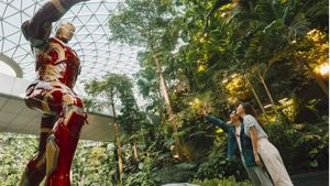 Foto: Patung Karakter Marvel Jumbo di Bandara Changi
