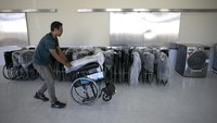 Sejumlah kursi roda pun dipersiapkan untuk jemaah calon haji.