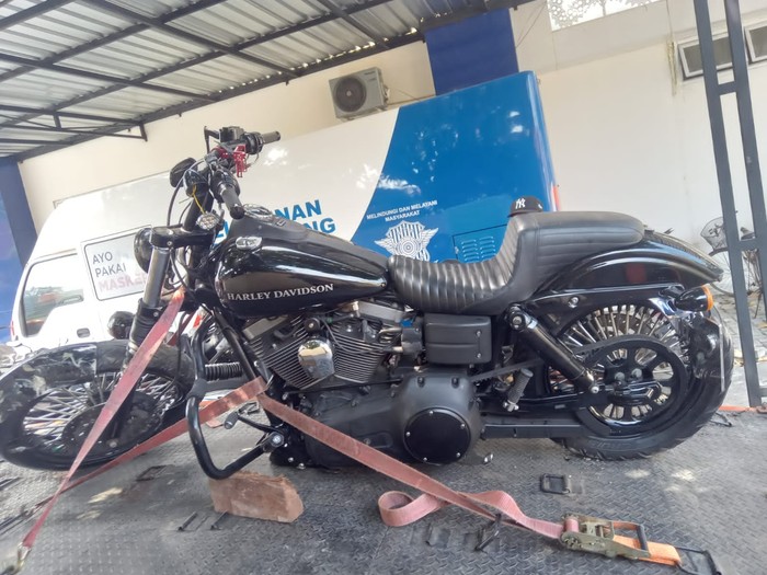 Moge yang terlibat kecelakaan dengan truk di Pandak, Kabupaten Bantul, diamankan Polres Bantul, Jumat (26/5/2023).